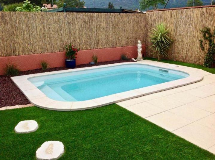 Création de piscine avec gazon synthétique à Perpignan