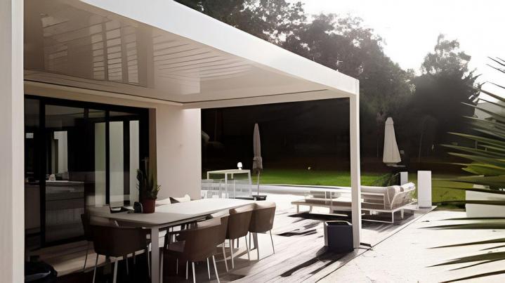 Construction pergolas bioclimatique et store banne à Perpignan