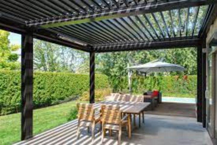 Installateur de pergolas bioclimatiques pour tous types d'espaces extérieurs.