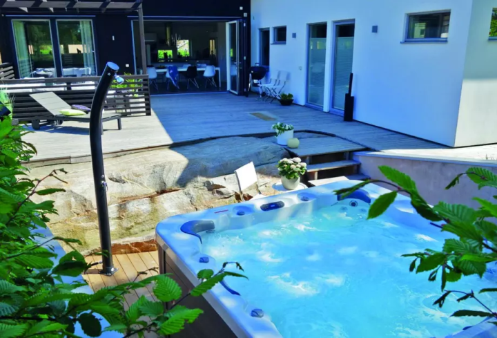 Spécialiste en aménagement de spa pour particuliers et professionnels.